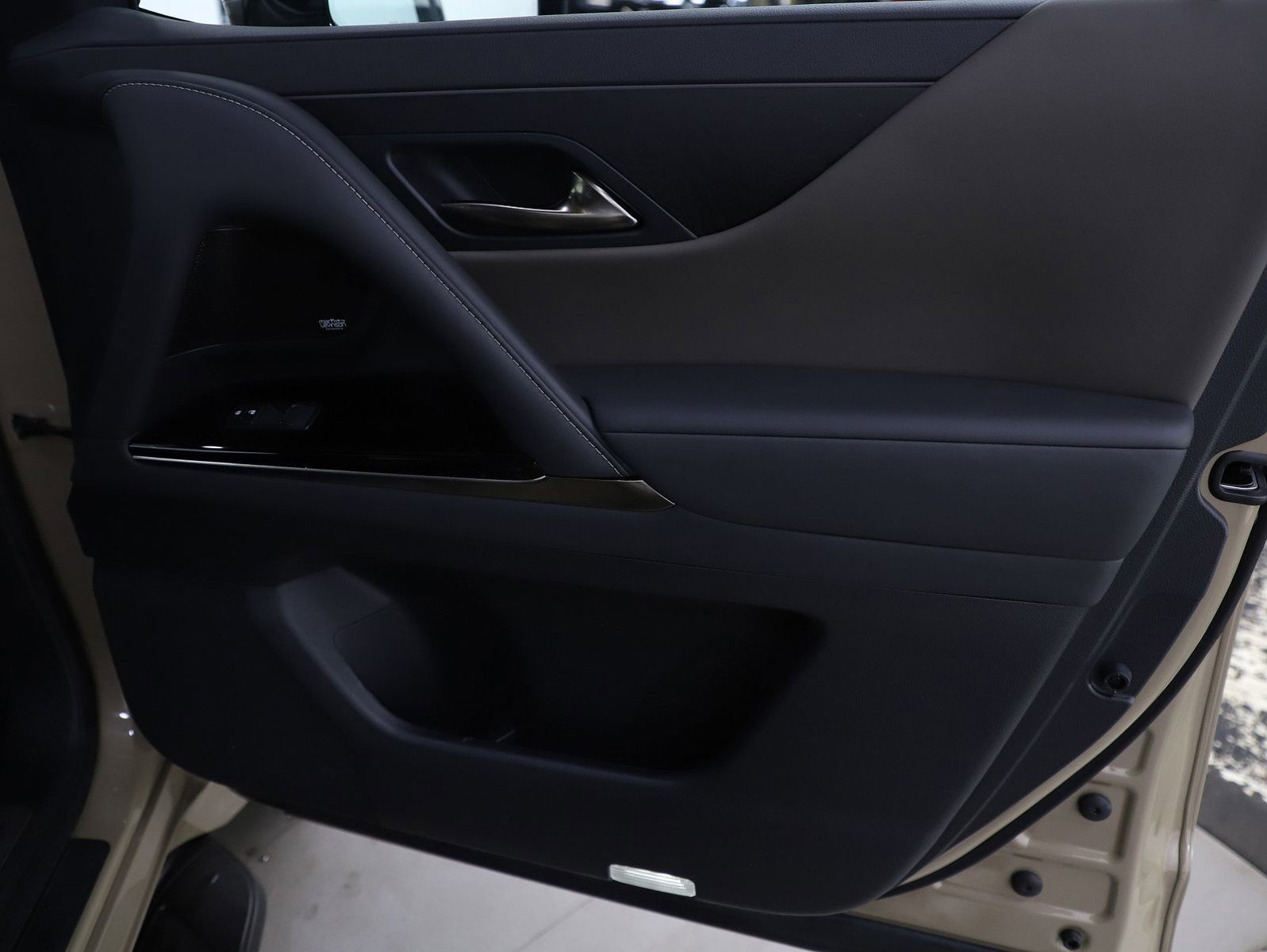 Used 2025 Lexus LX 700h Overtrail AWD/4WD image 9