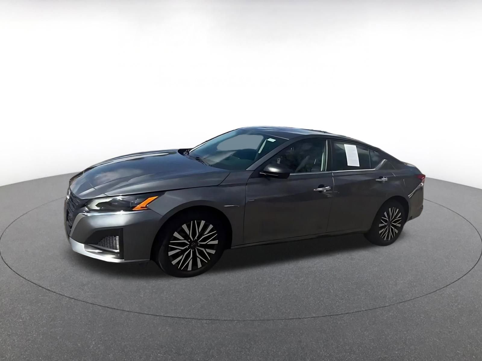 Used 2025 Nissan Altima 2.5 SV FWD image 8