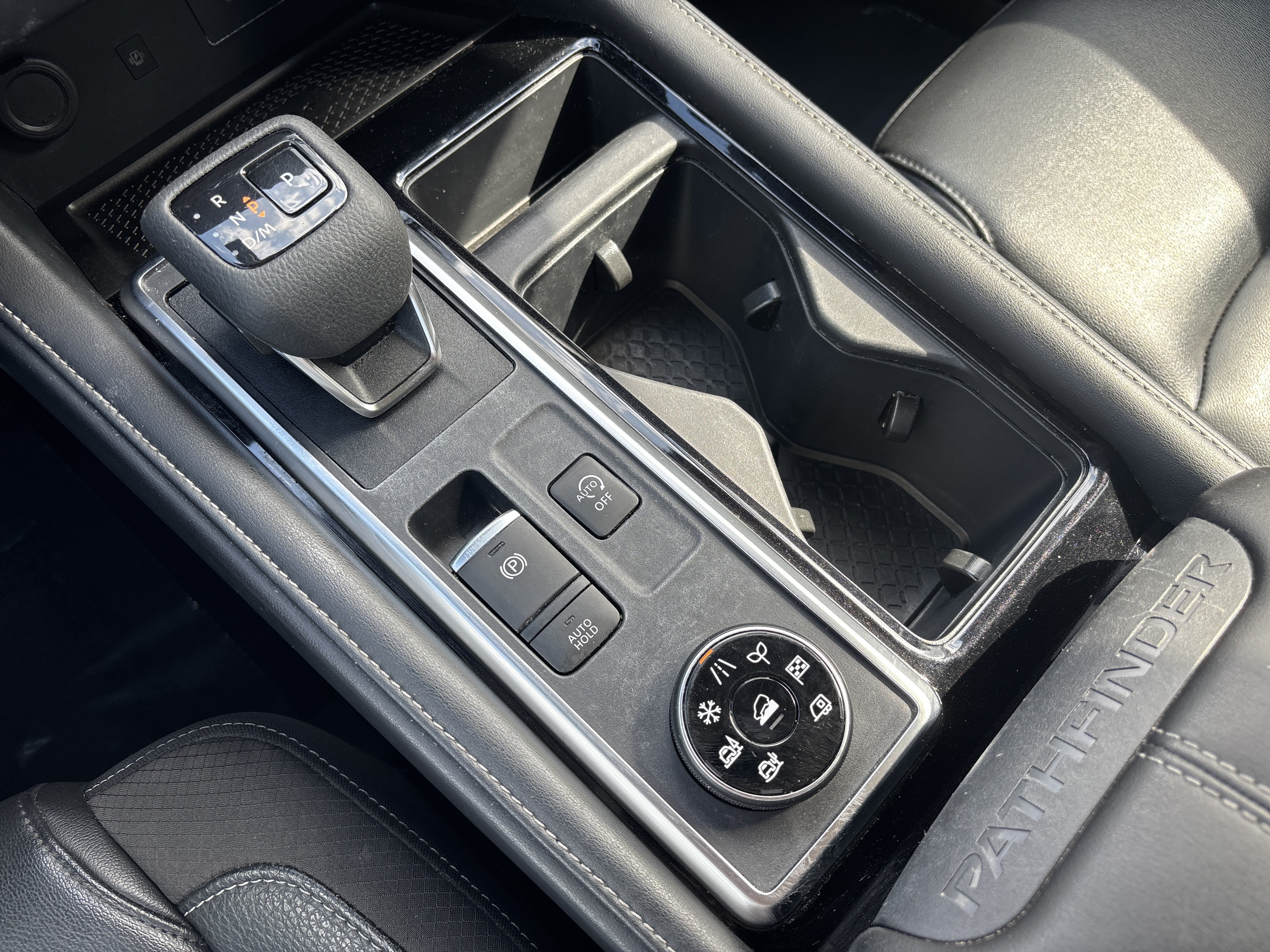 Used 2023 Nissan Pathfinder SL AWD/4WD image 22
