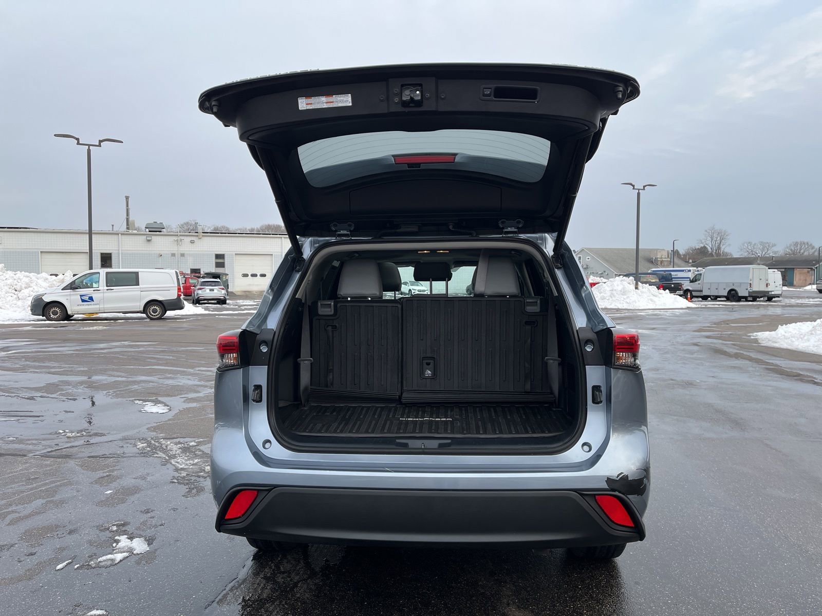 Used 2020 Toyota Highlander XLE AWD/4WD image 22
