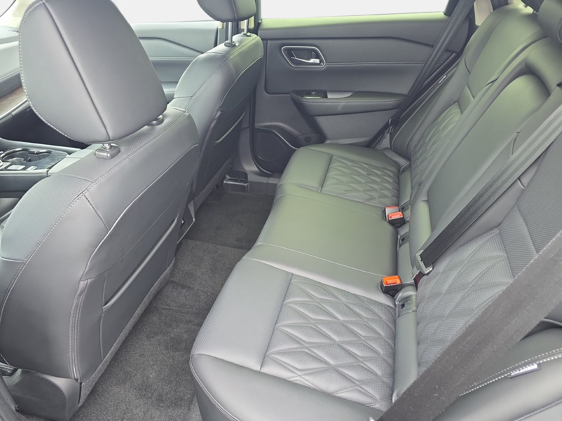 Used 2025 Nissan Rogue Platinum FWD image 14