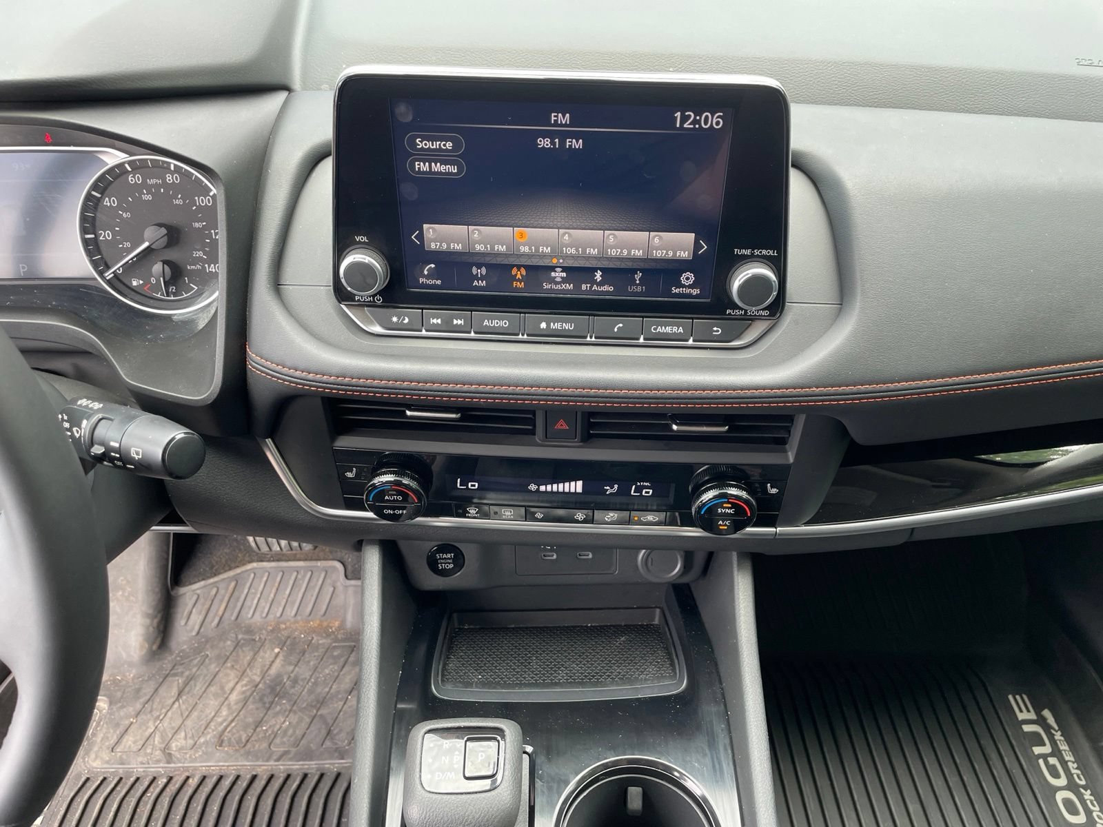 Used 2025 Nissan Rogue SV AWD/4WD image 25