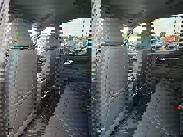 New 2026 GMC Sierra 1500 SLT image 9