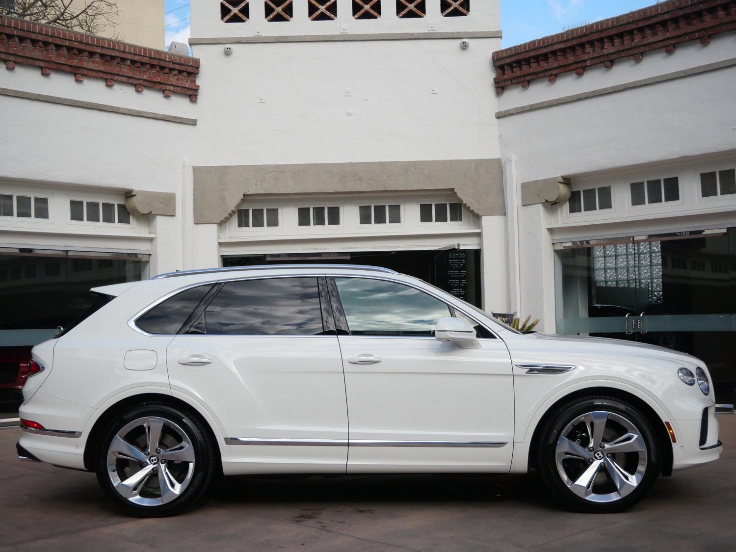 Used 2025 Bentley Bentayga image 5