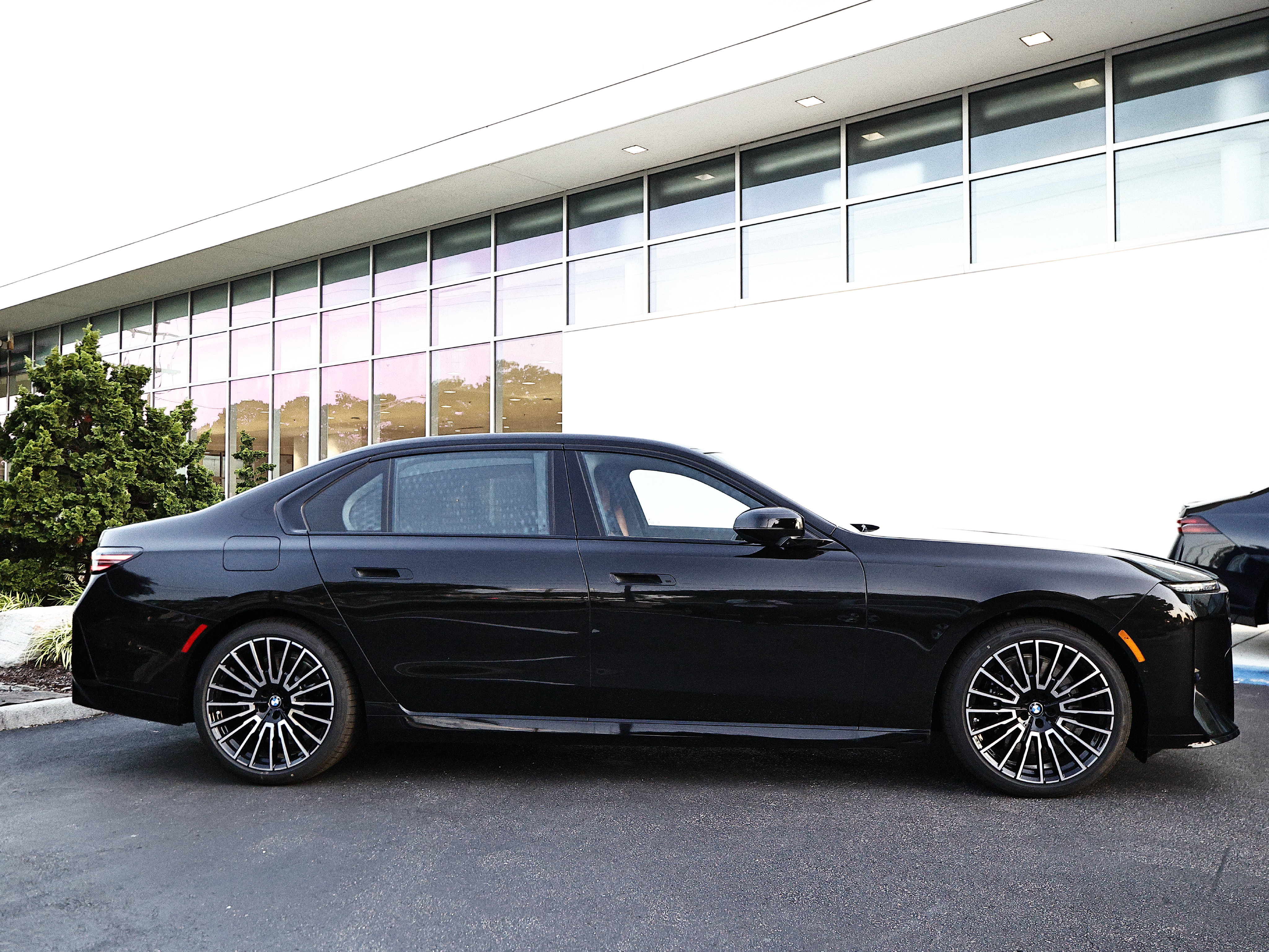 New 2027 BMW 740i w/ Executive Package RWD image 4