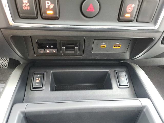 Used 2024 Nissan Titan SV w/ SV Convenience Package image 27