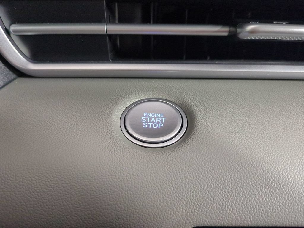Used 2025 Hyundai Elantra Sport FWD image 34