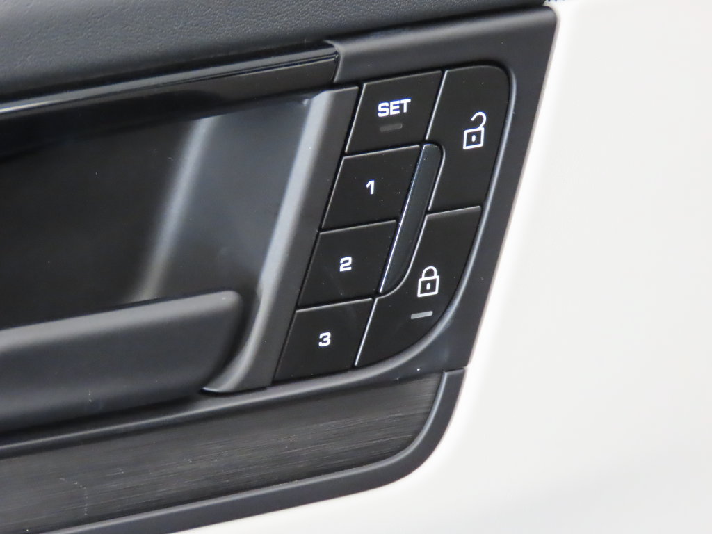 Certified 2026 Porsche Cayenne GTS AWD/4WD image 37