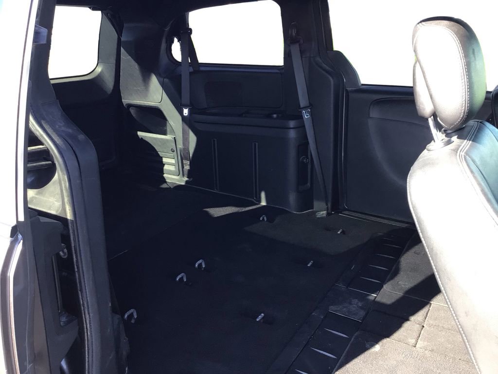 Used 2015 Dodge Grand Caravan SXT image 10