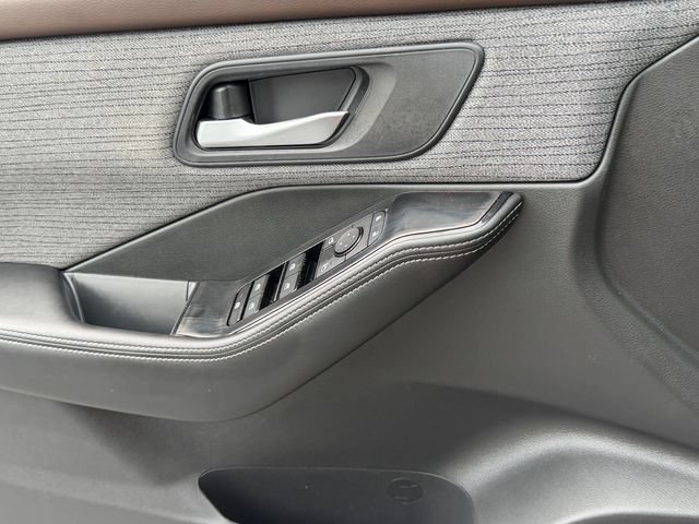 Used 2023 Nissan Rogue SV FWD image 24