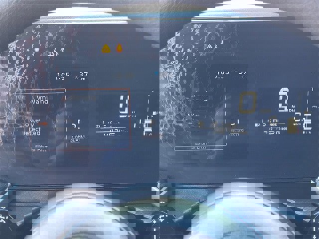 Used 2025 Nissan Kicks S image 11