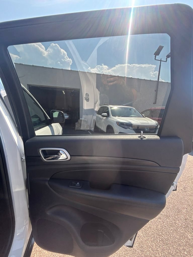 Used 2020 Jeep Grand Cherokee Laredo AWD/4WD image 21