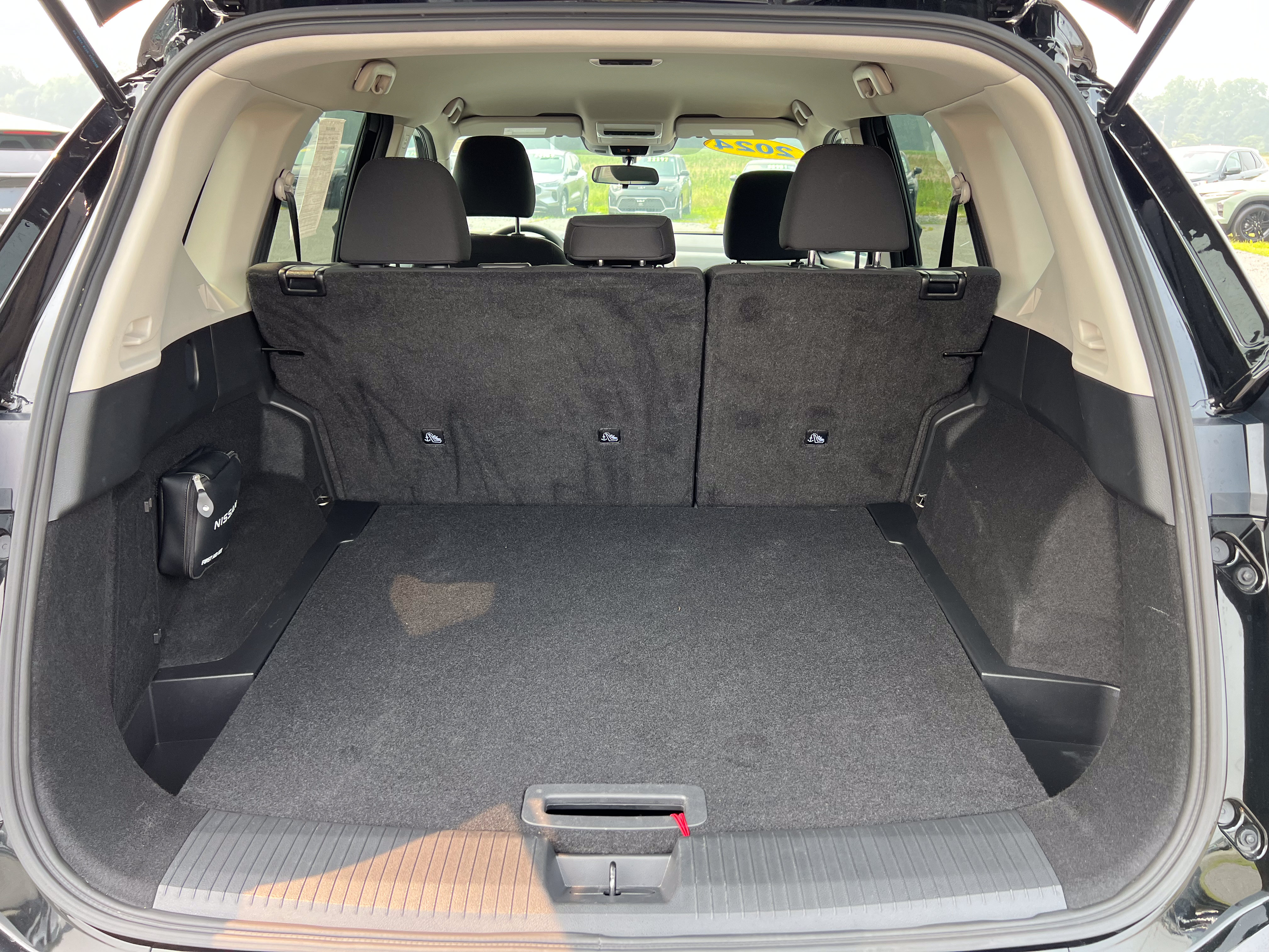 Used 2024 Nissan Rogue S AWD/4WD image 5