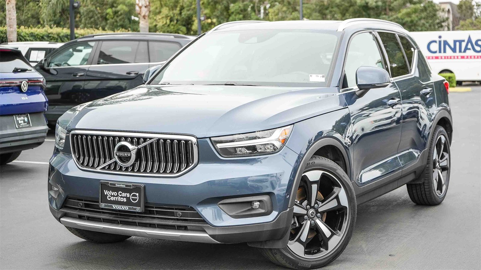 Used 2019 Volvo XC40 T4 Inscription image 1