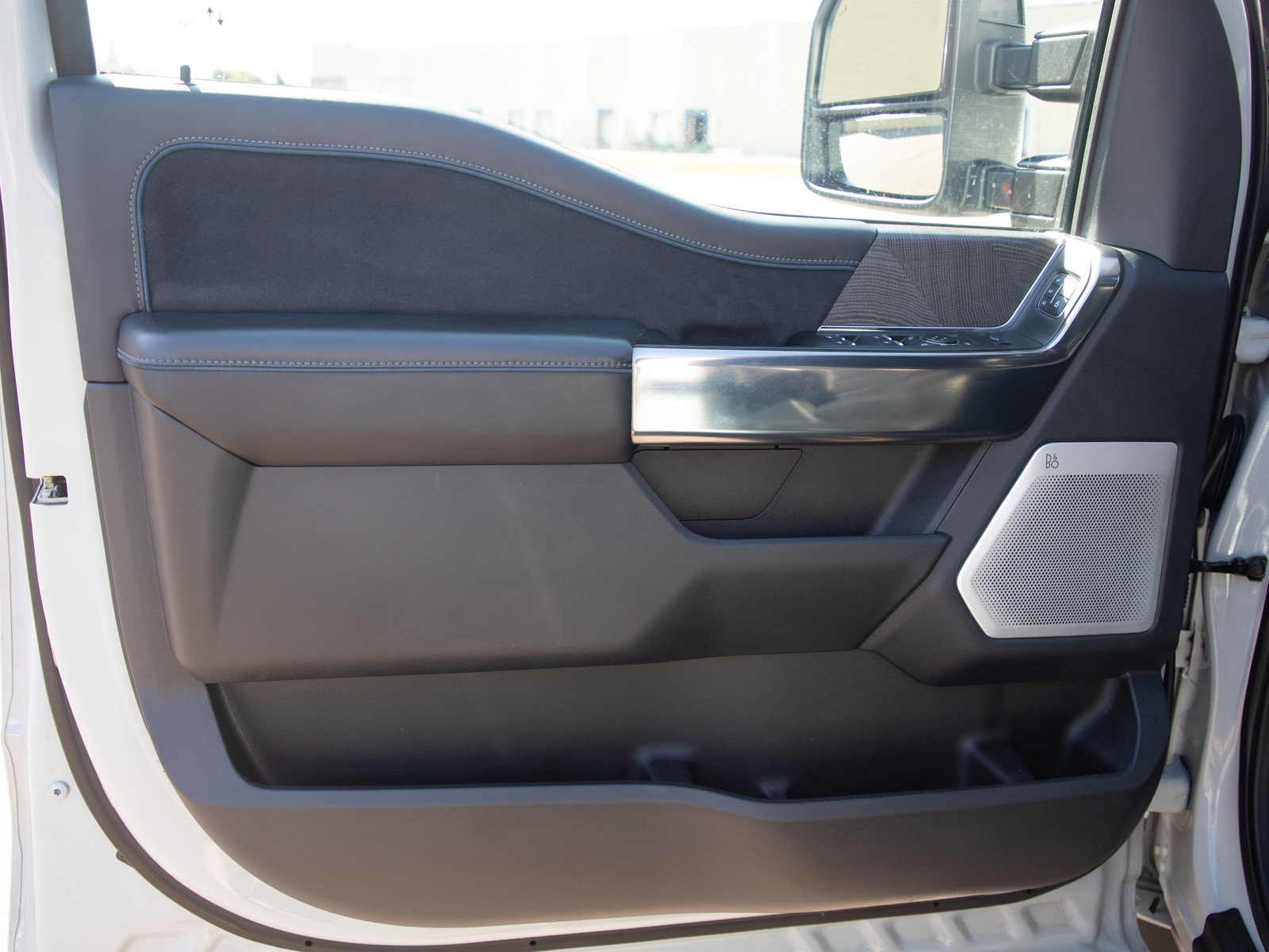 Used 2025 Ford F350 Platinum w/ Tremor Off-Road Package AWD/4WD image 23