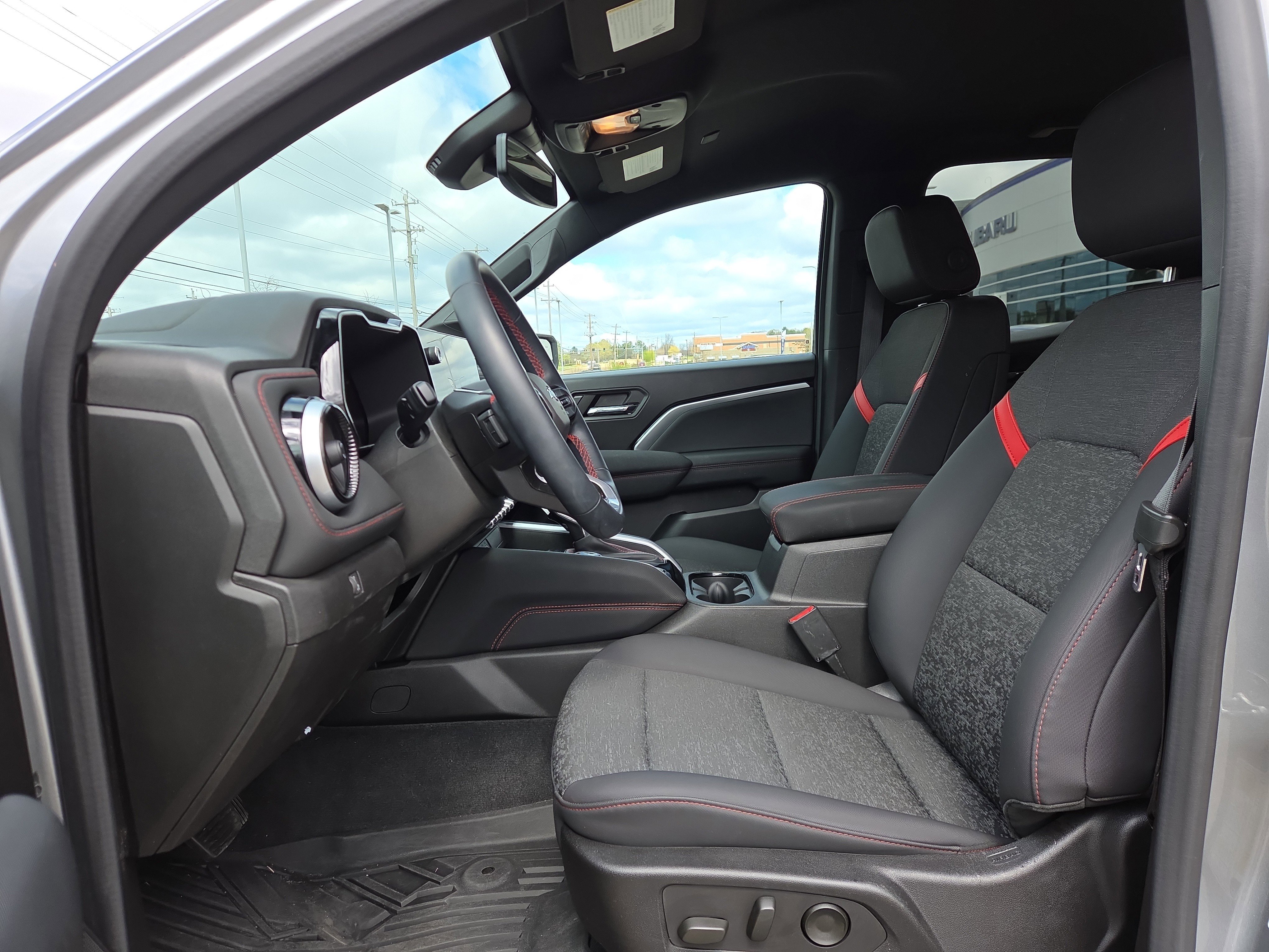 Used 2024 Chevrolet Colorado Z71 w/ Z71 Convenience Package 2 AWD/4WD image 10