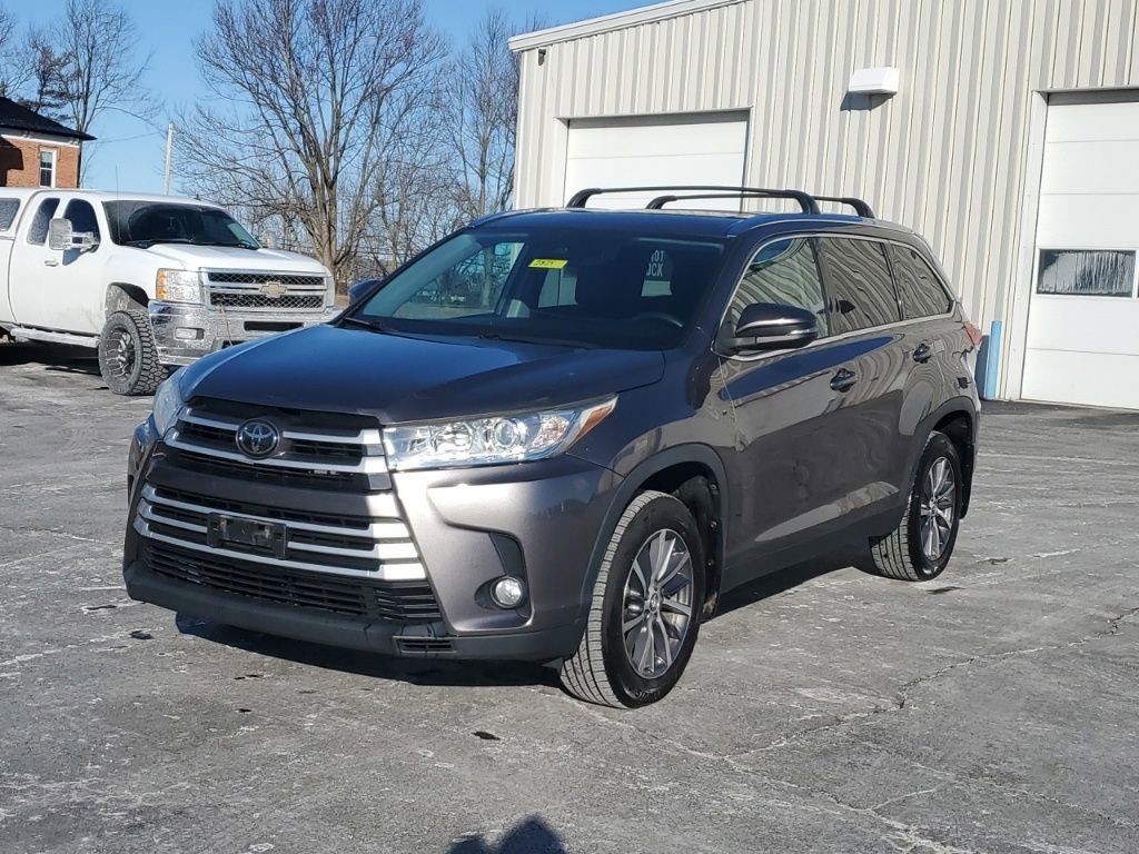 Used 2019 Toyota Highlander XLE image 3