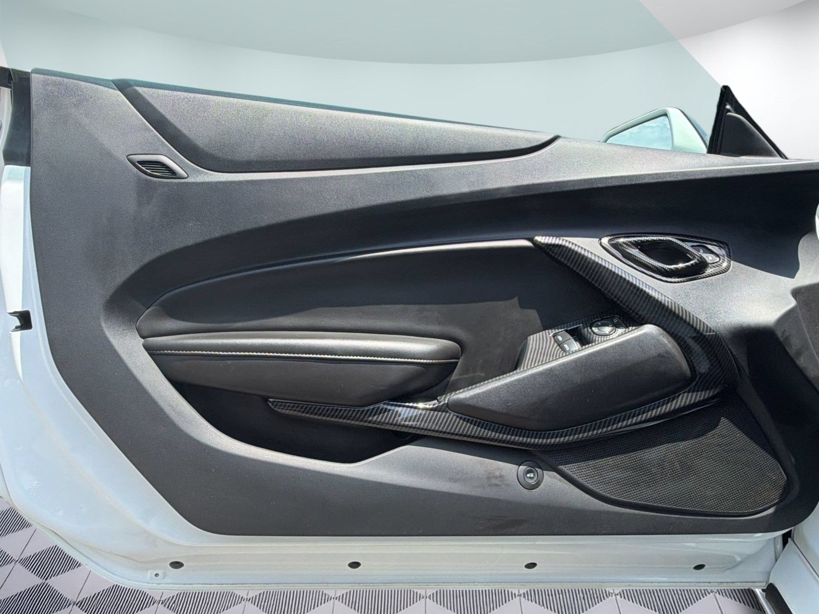 Used 2020 Chevrolet Camaro LT RWD image 23