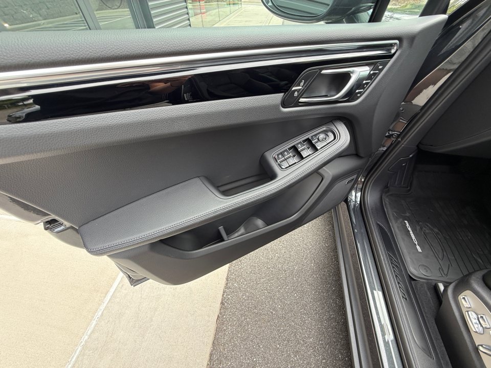 New 2026 Porsche Macan Turbo AWD/4WD image 21