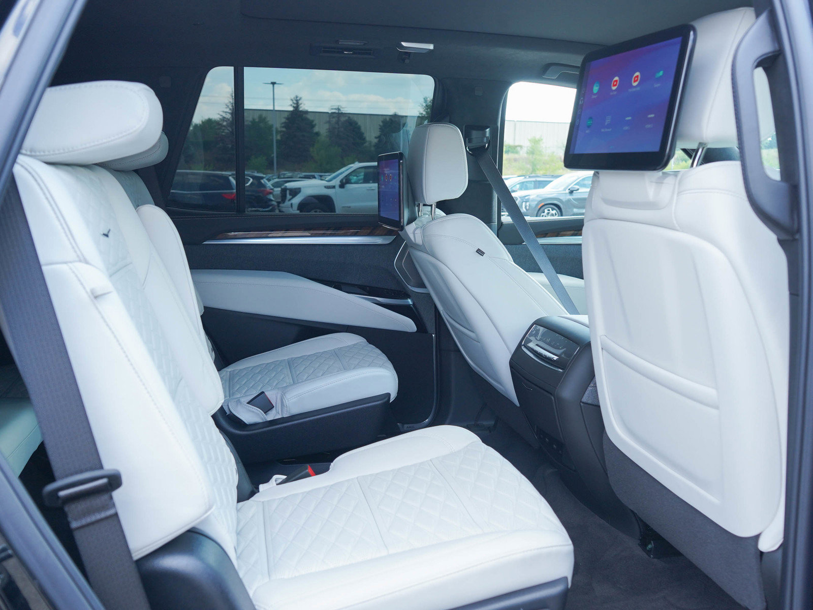 Used 2026 Cadillac Escalade Platinum Sport w/ LPO, ONYX Package AWD/4WD image 12