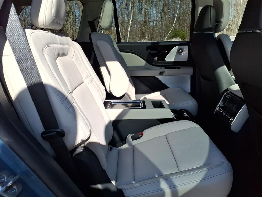 Used 2026 Lincoln Aviator Reserve w/ Luxury Package image 8