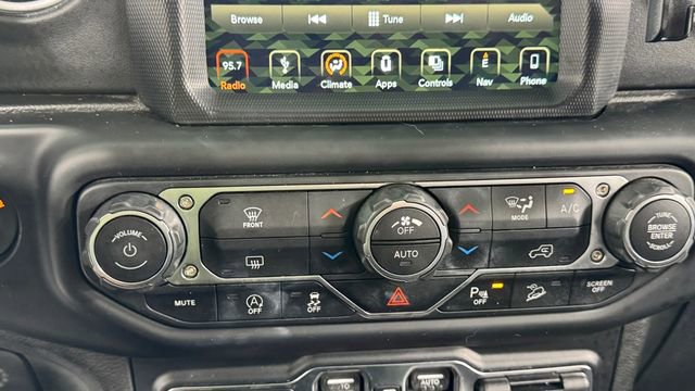 Used 2019 Jeep Wrangler Unlimited Sahara AWD/4WD image 27