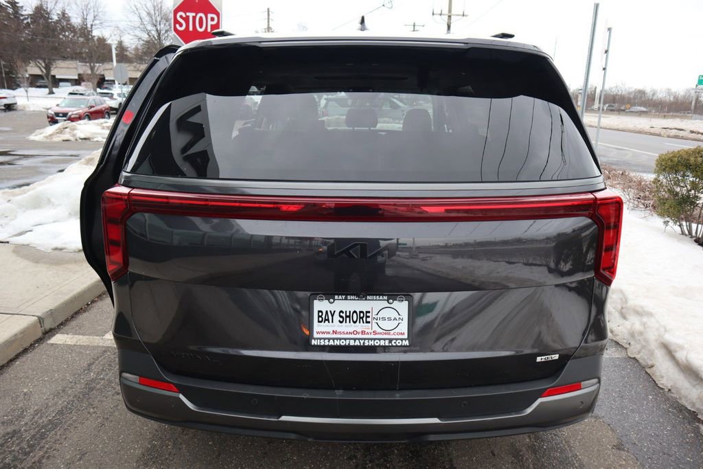 Used 2025 Kia Carnival SX FWD image 6
