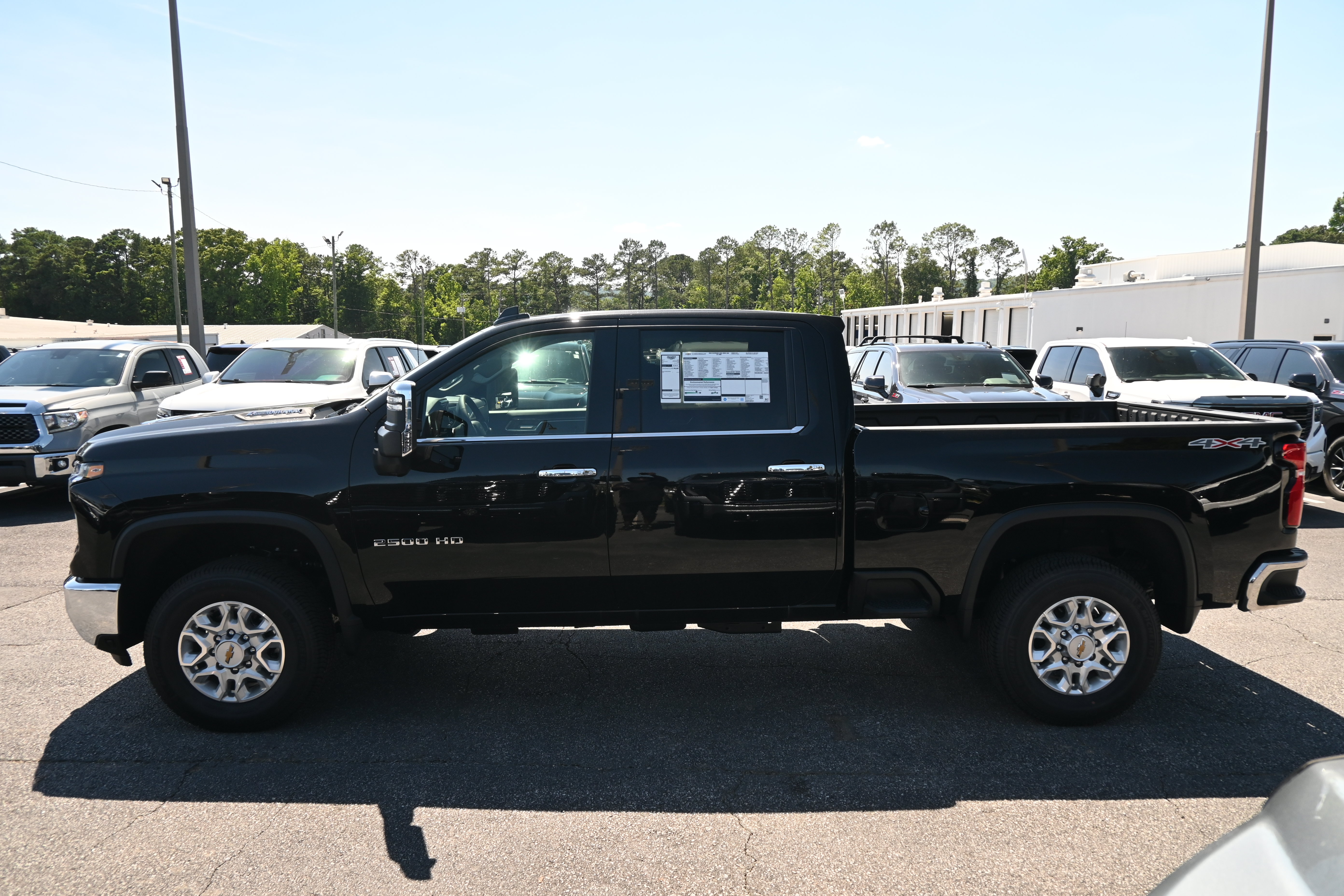 New 2026 Chevrolet Silverado 2500 LTZ w/ LTZ Premium Package AWD/4WD image 7