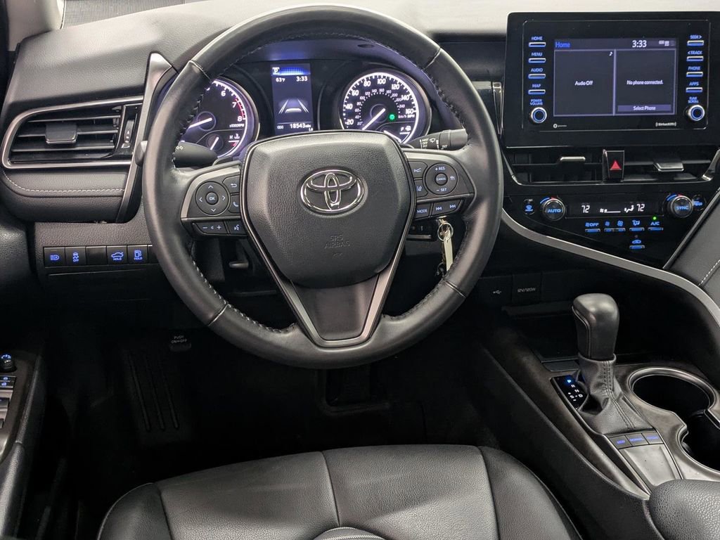 Used 2023 Toyota Camry SE image 4