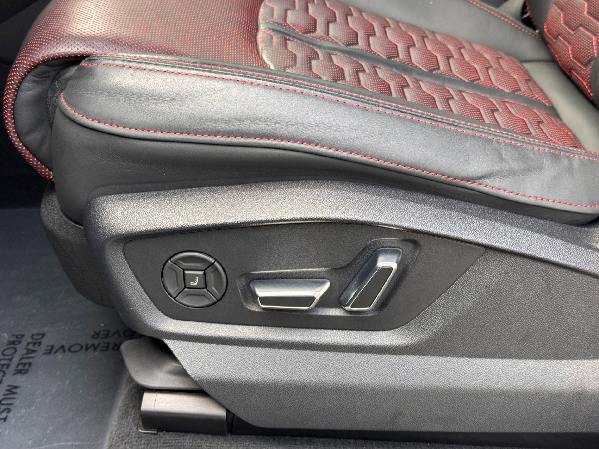 Used 2025 Audi RS Q8 performance image 31