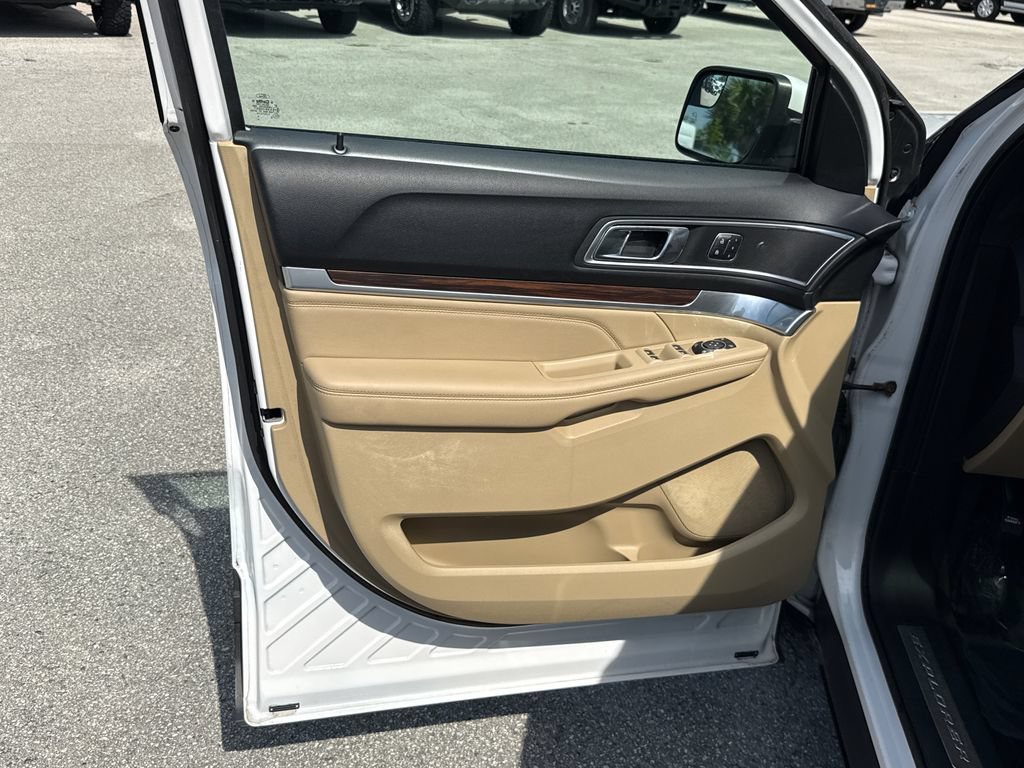 Used 2016 Ford Explorer Limited FWD image 14