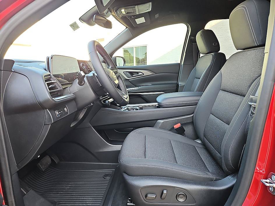 New 2026 Chevrolet Traverse LT FWD image 9