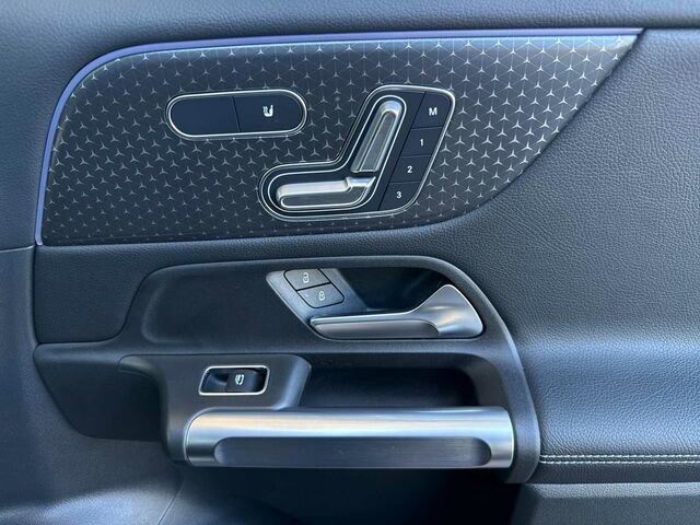 Used 2025 Mercedes-Benz GLB 250 4MATIC image 20