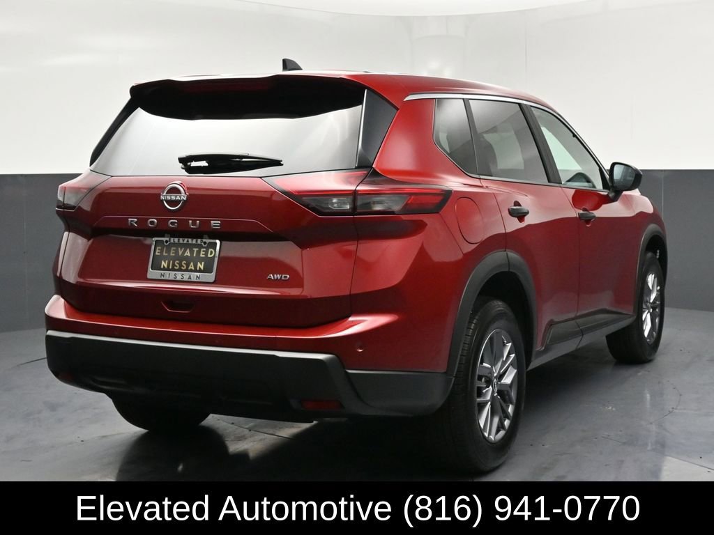 Used 2025 Nissan Rogue S image 4