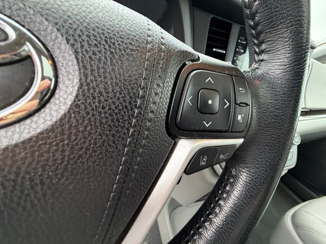 Used 2020 Toyota Sienna XLE Premium AWD/4WD image 30