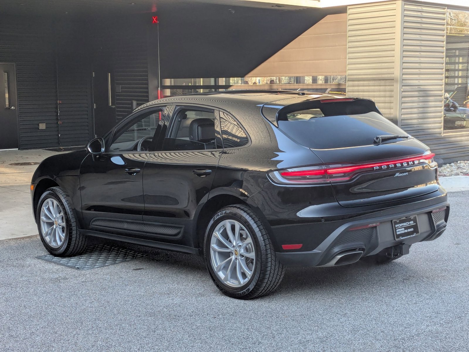 Certified 2025 Porsche Macan video 3