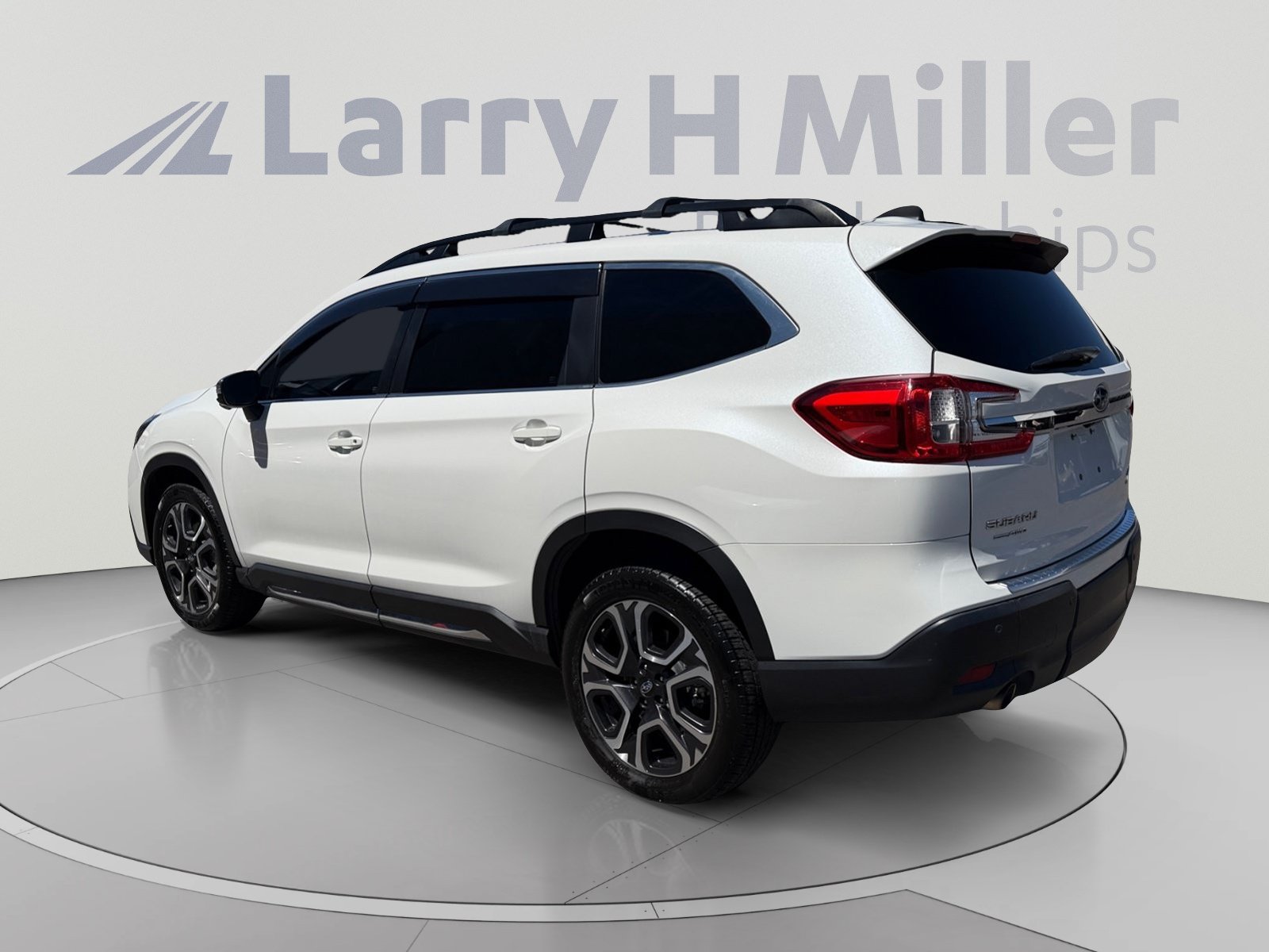 Used 2023 Subaru Ascent Limited w/ Technology Package AWD/4WD image 3