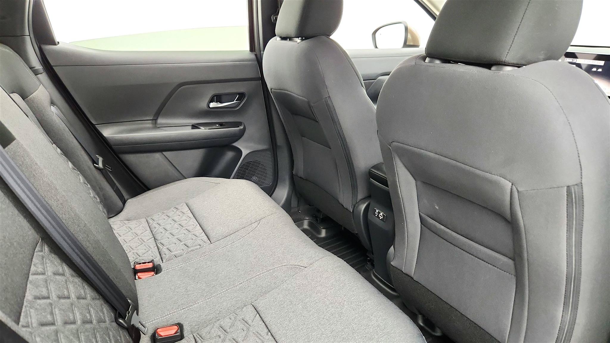 Used 2025 Nissan Kicks SV w/ Charging Package FWD image 19