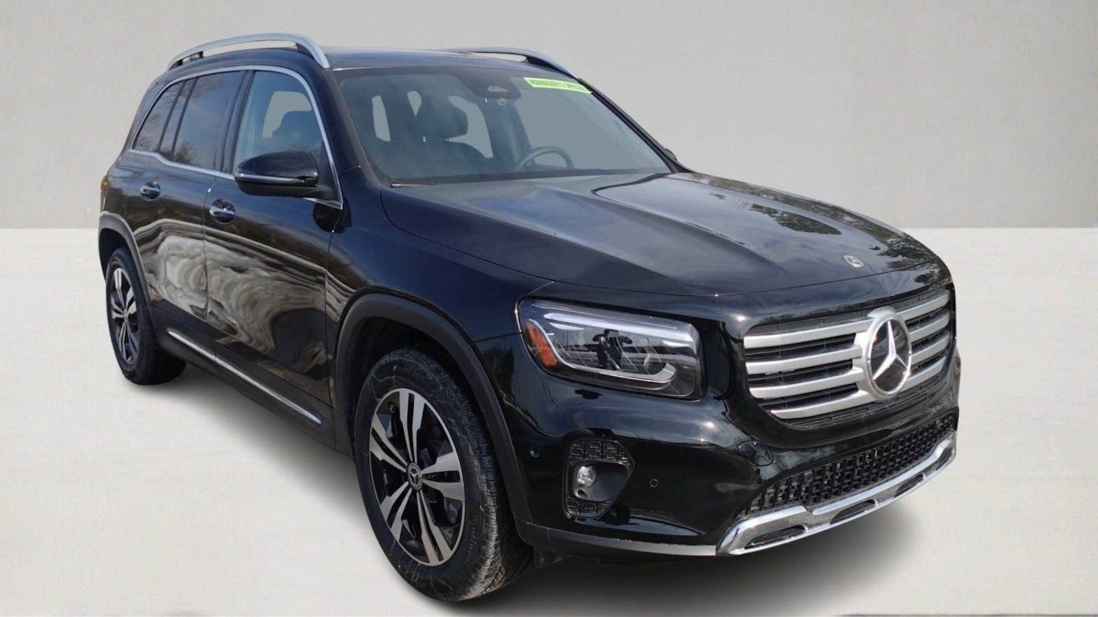 Used 2026 Mercedes-Benz GLB 250 4MATIC image 3