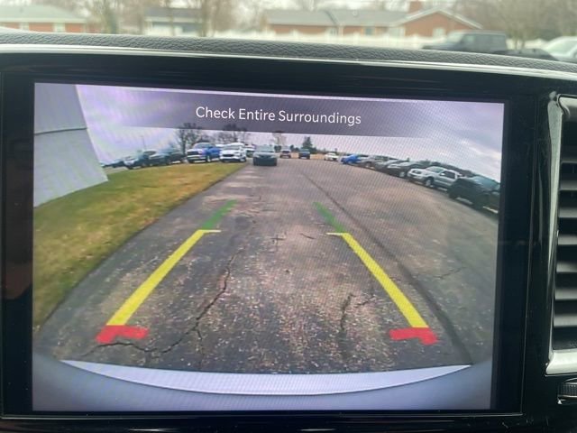 Used 2024 Chrysler Pacifica Touring-L image 27