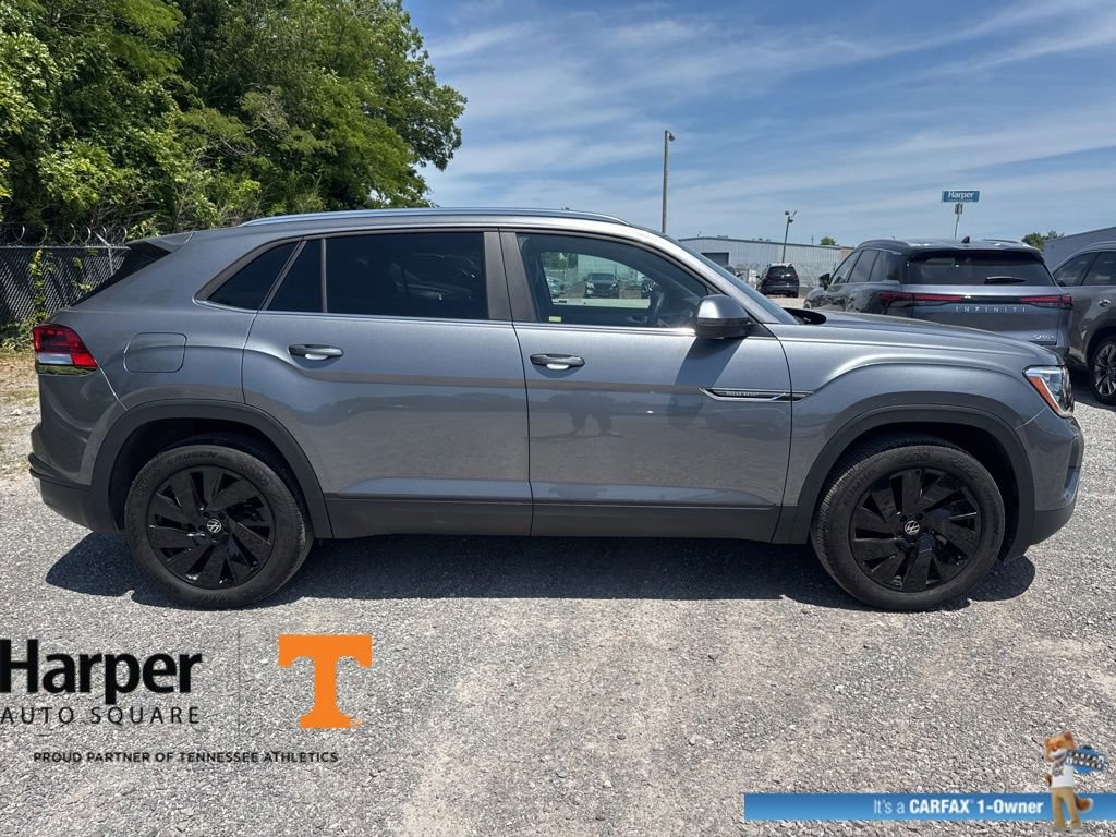 Used 2024 Volkswagen Atlas Cross Sport SE w/ Panoramic Sunroof Package FWD image 6