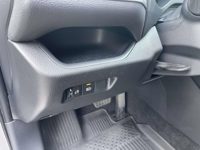 Used 2025 Toyota RAV4 XLE AWD/4WD image 20