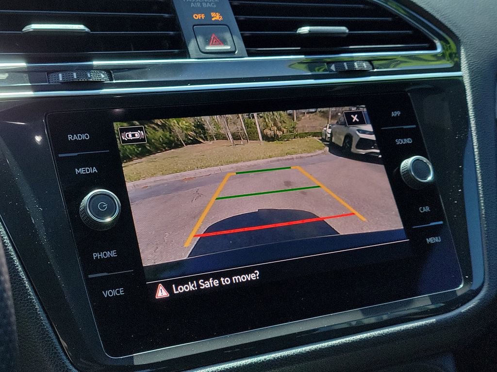 Used 2023 Volkswagen Tiguan SE R-Line image 23