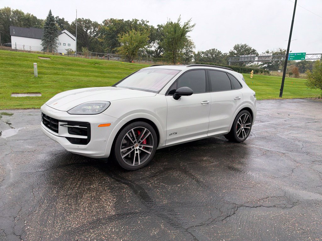 Used 2025 Porsche Cayenne GTS AWD/4WD image 3