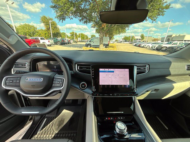 Used 2024 Jeep Wagoneer L Series II w/ Flexible Seating Group RWD image 16