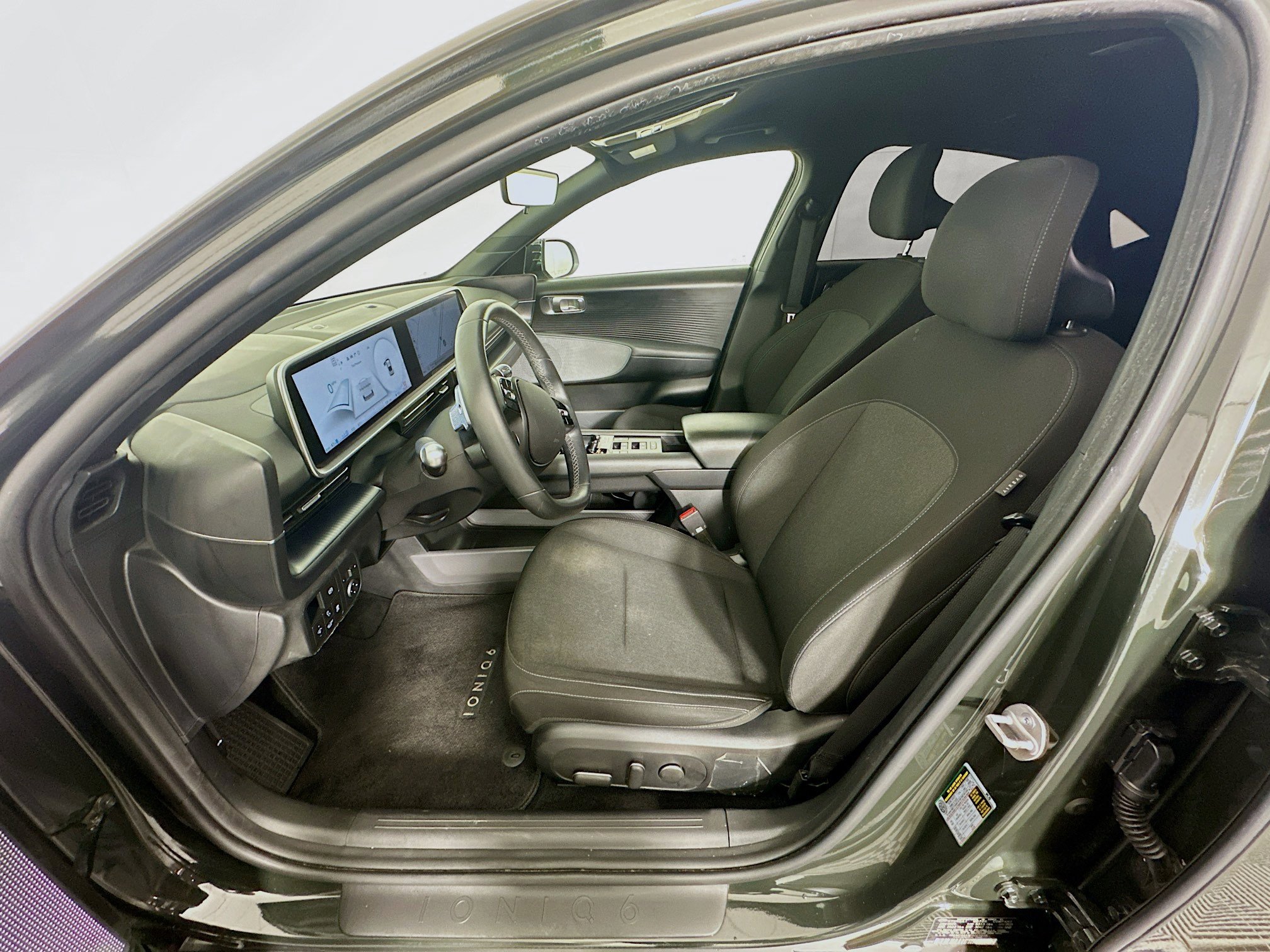 Used 2023 Hyundai Ioniq 6 SE RWD image 13