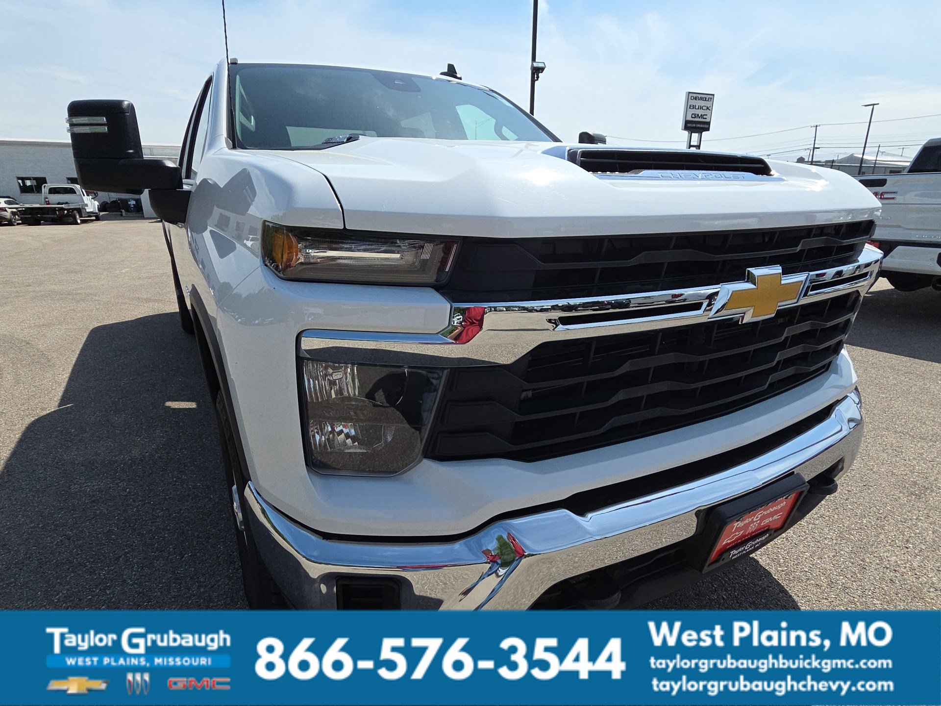 Used 2024 Chevrolet Silverado 3500 LT AWD/4WD image 12