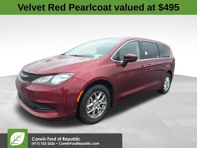 Used 2023 Chrysler Voyager LX image 1