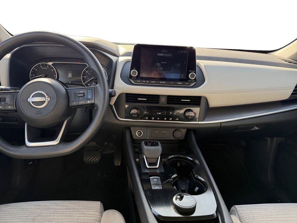 Used 2023 Nissan Rogue SV image 10