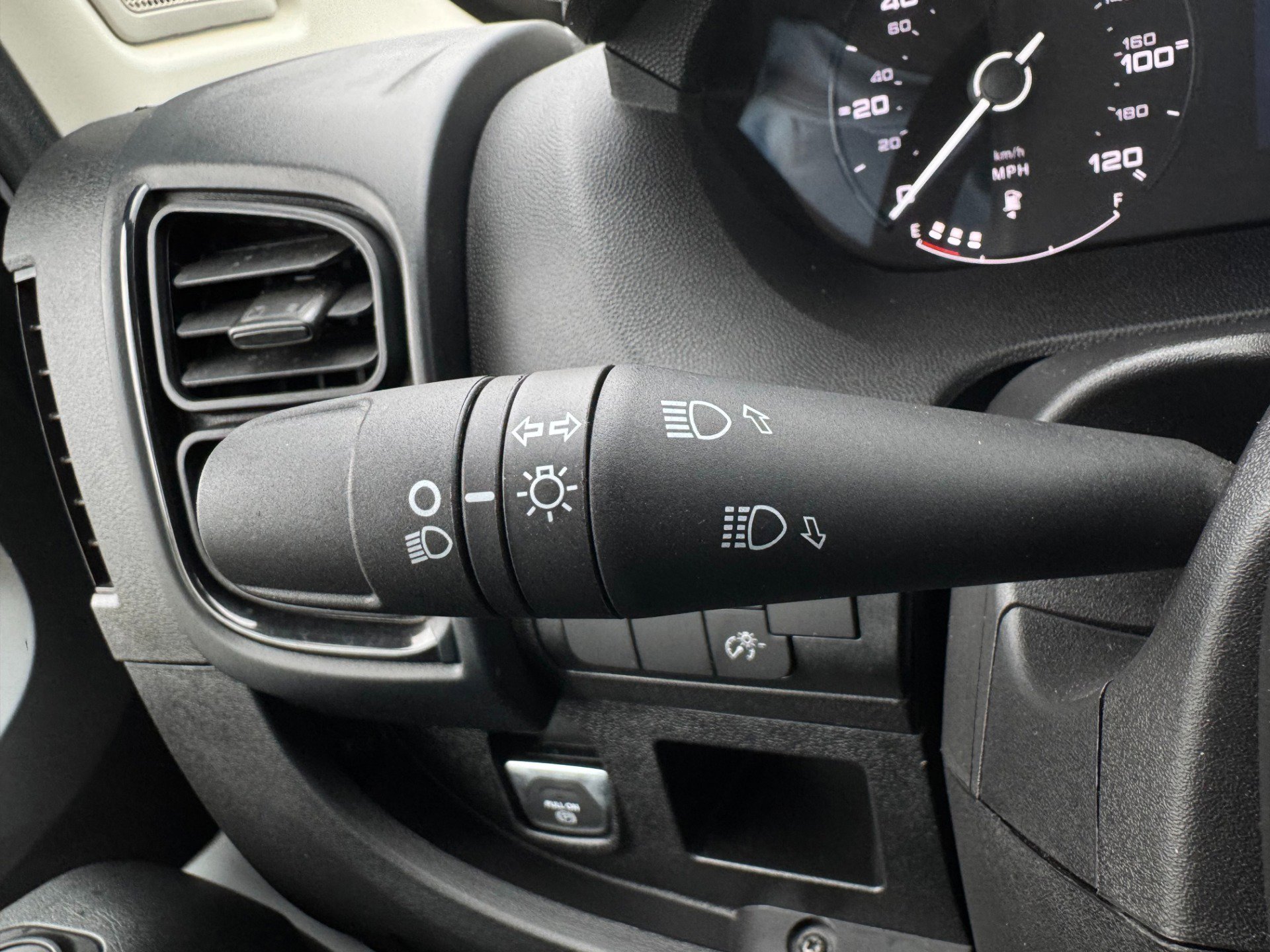 Used 2025 RAM ProMaster 2500 w/ Convenience Group image 40